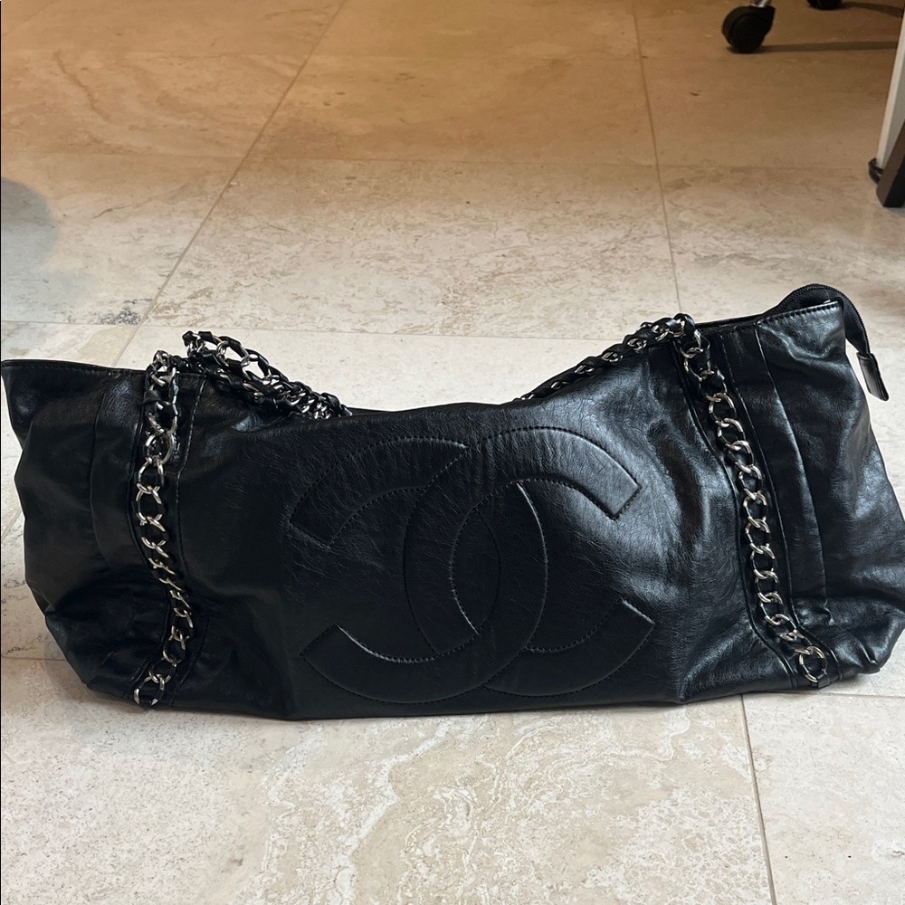 Beautiful Black Quilted Shoulder Bag Tote with Chain-Strap Detail